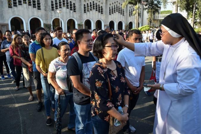 A Catholic nun applies ash to a woman's forehead on 'Ash Wednesday' at a church in Manila on March 6, 2019. - The 40-day period of Lent begins on Ash Wednesday, with Catholics around the world observing the season which culminates in Easter Sunday. Ash wednesday
