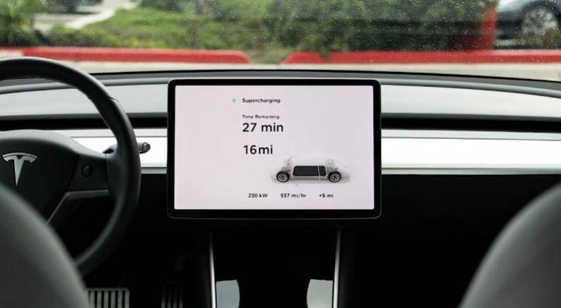Tesla customers, particularly owning Model 3-series will now be able to power up their cars at the peak rates of up to 250kW. Tesla, V3, Supercharger, stations