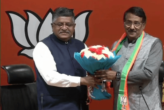 Congress leader Tom Vadakkan joins Bharatiya Janata Party in presence of Union Minister Ravi Shankar Prasad. Tom Vadakkan