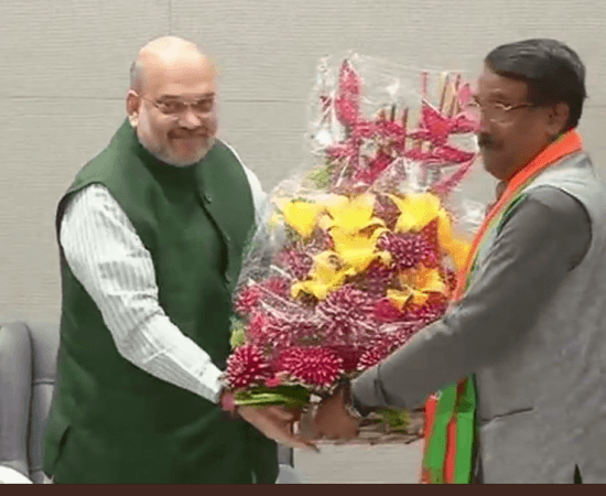 BJP President Amit Shah welcomed Tom Vadakkan. amit shah