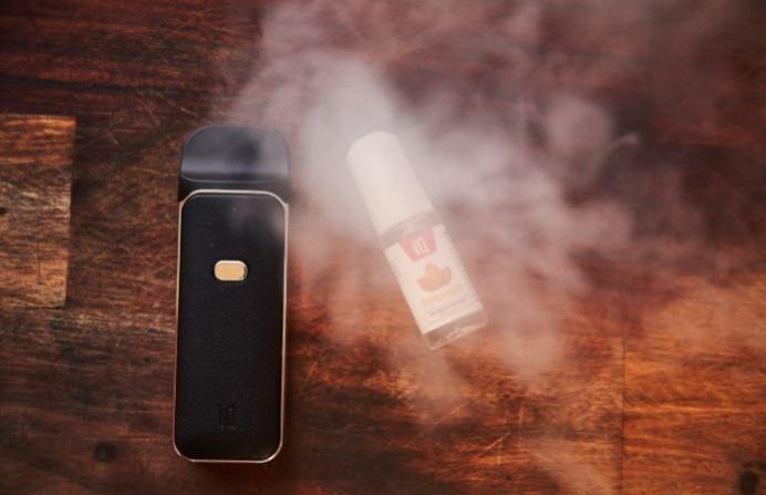 iQ One comes in four flavours--charcoal, tangerine, fuchsia mix and white splat. iQ One, vaping