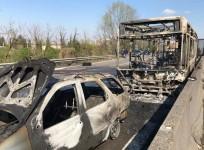 School bus driver hijacks students and sets the bus on fire