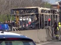 School bus driver hijacks students and sets the bus on fire