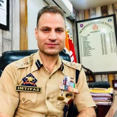 J&K Police top officer, Imtiyan Hussain said that some people posing as journalists on social media are planning to kill him Imtiyaz