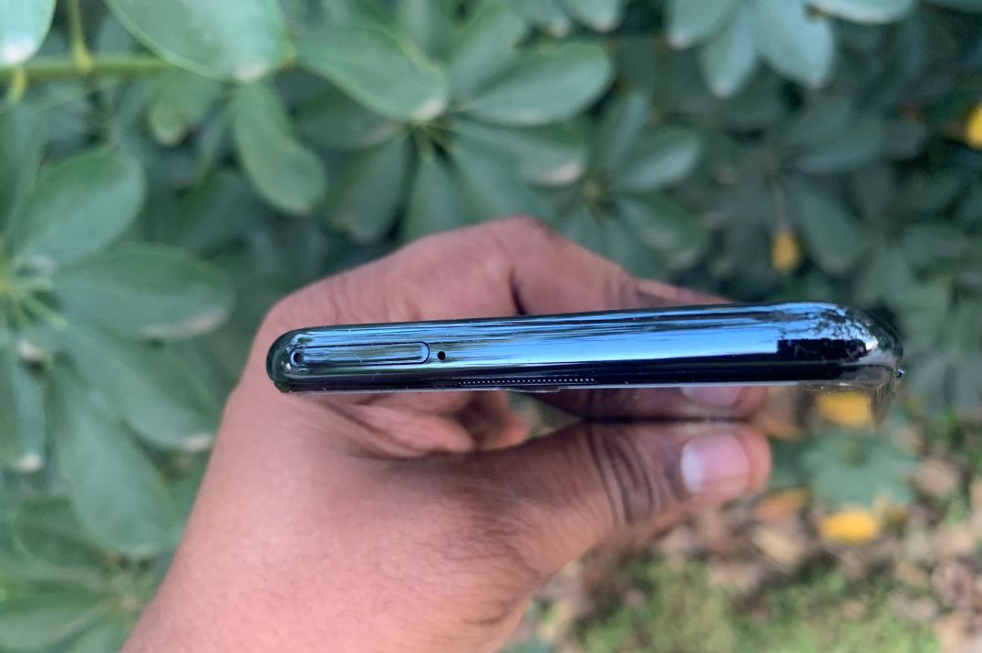 Honor 10 Lite comes with a SIM tray and mic on top. Honor 10 Lite, launch, price, specs, review