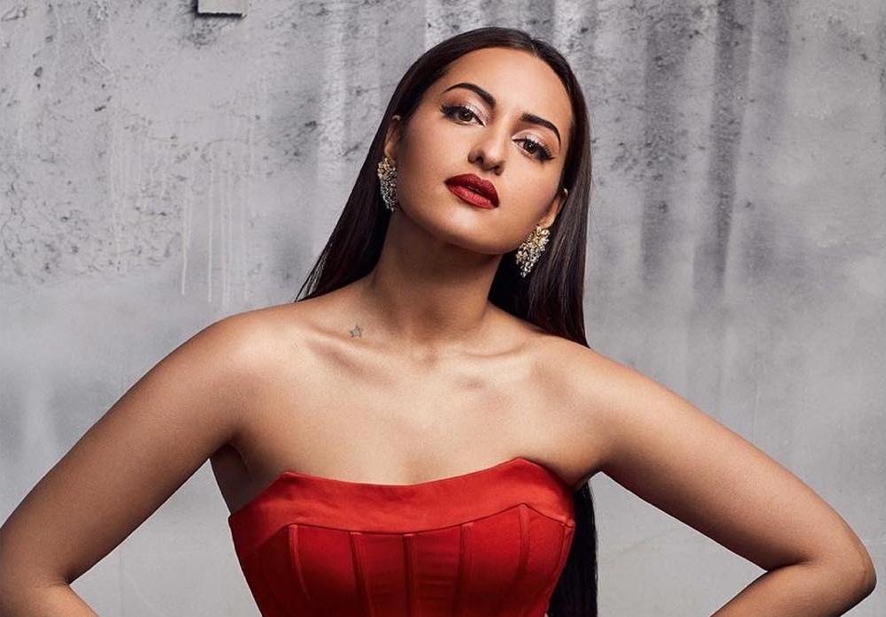 Sonakshi Sinha Gives An Epic Reply To An Online Troll Who Asked Her To Get  Married And Settle Down