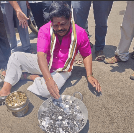 Kuppalji Devadoss, an independent candidate from Amma Makkal National Party, paid his poll nomination required as election security deposit worth Rs 25,000 in coins. Kuppalji Devadoss