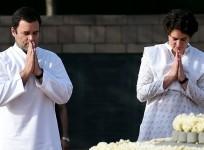 Indian Congress party president Rahul Gandhi (L) with his sister Priyanka Gandhi pay tribute to their late father
