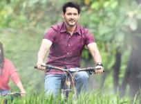 Mahesh Babu, Allari Naresh and Pooja Hegde in Maharshi