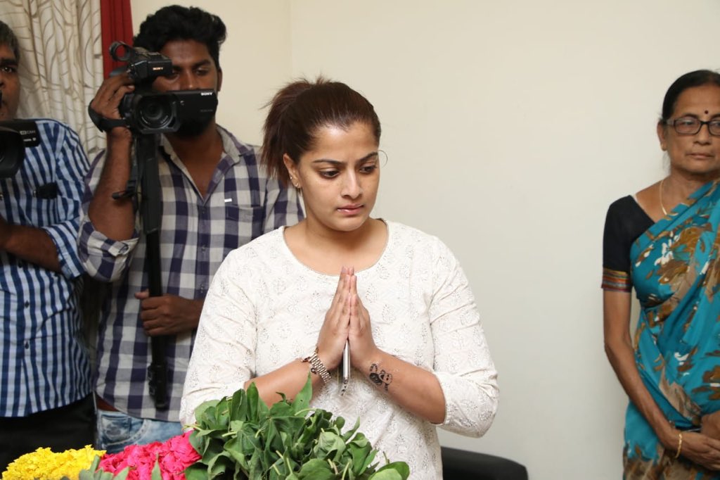 Varalaxmi Sarathkumar Condoles the Death of Mahendran