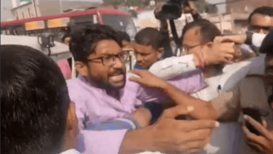 A photo of Jignesh Mevani is doing the rounds on the internet which allegedly claims that the Gujarat MLA was beaten up in Begusarai. Jignesh Mevani