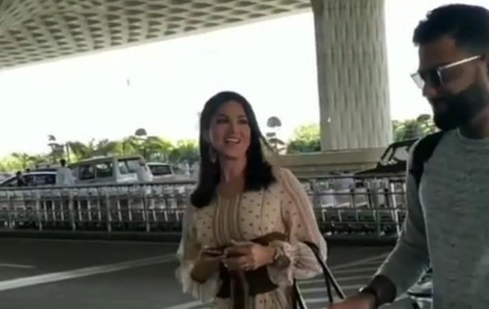 Sunny Leone at Mumbai airport Sunny Leone, Virat Kohli