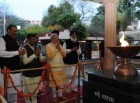 Narendra Modi pays tribute at the Jalianwala Bagh memorial
