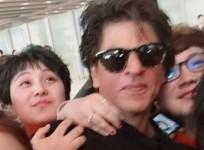 Shah Rukh Khan mobbed