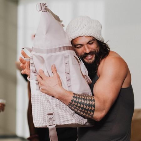 Aquaman Actor Jason Momoa Shaves Off His Beard Here S His New Look Ibtimes India