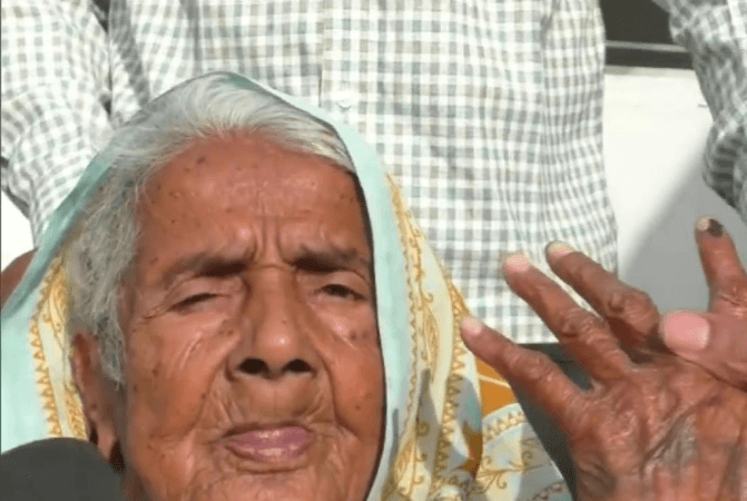 old woman votes mp