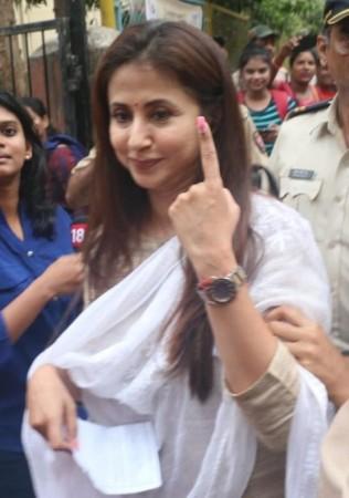 Urmila Matondkar casts her vote in Elections 2019 Urmila Matondkar casts her vote in Elections 2019