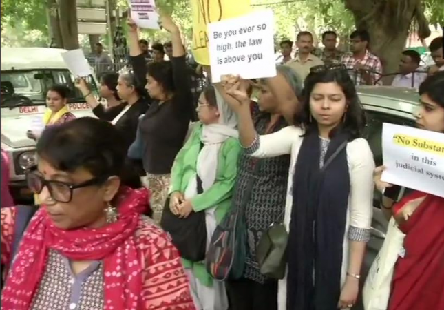 The Delhi Police detained the protesters in the area to prevent further escalation. SC protestors