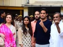 Nita Ambani, Isha Ambani, Anant Ambani, Akash Ambani, Mukesh Ambani