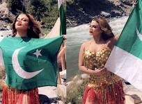 Rakhi Sawant poses with Pakistan flag