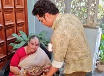 Sachin Tendulkar mother