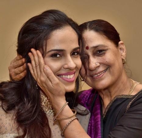 Saina Nehwal with her mother Saina Nehwal mother