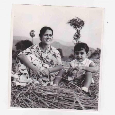 Aamir Khan with his mother Zeenat. Aamir Khan with his mother