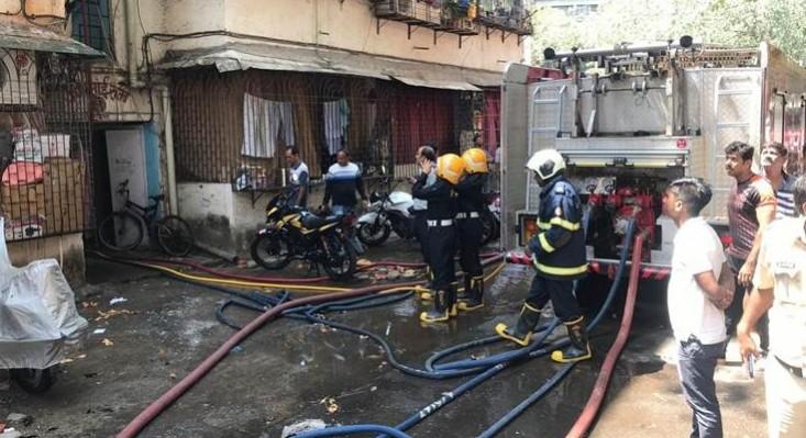 Girl dies after fire breaks out at Saitan Chowki police quarters in Dadar west, Mumbai Girl dies after fire breaks out at Saitan Chowki police quarters in Dadar west, Mumbai