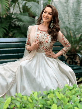 Madhuri Dixit in traditional outfit. Madhuri Dixit in traditional look 2