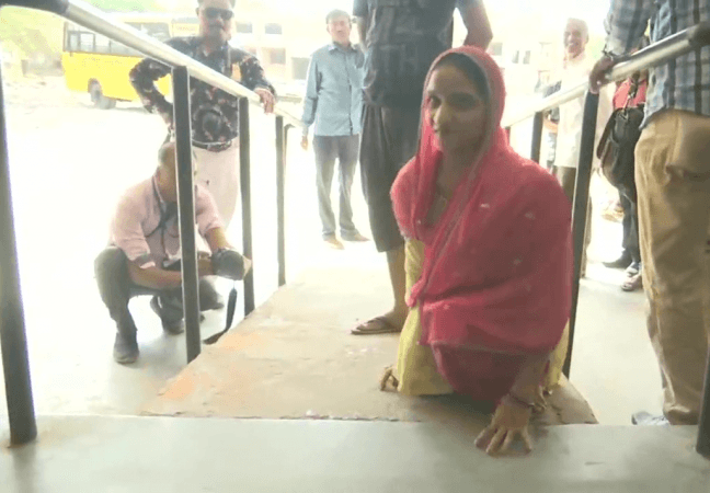 woman votes