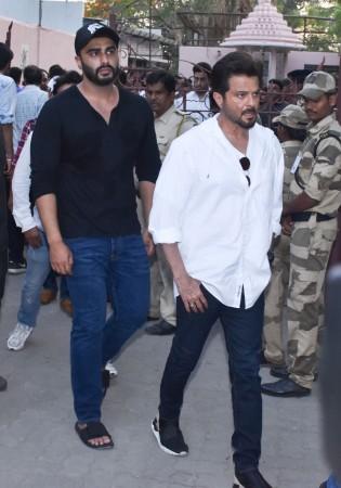 Arjun Kapoor and Anil Kapoor at Veeru Devgan funeral. Arjun Kapoor and Anil Kapoor at Veeru Devgan funeral