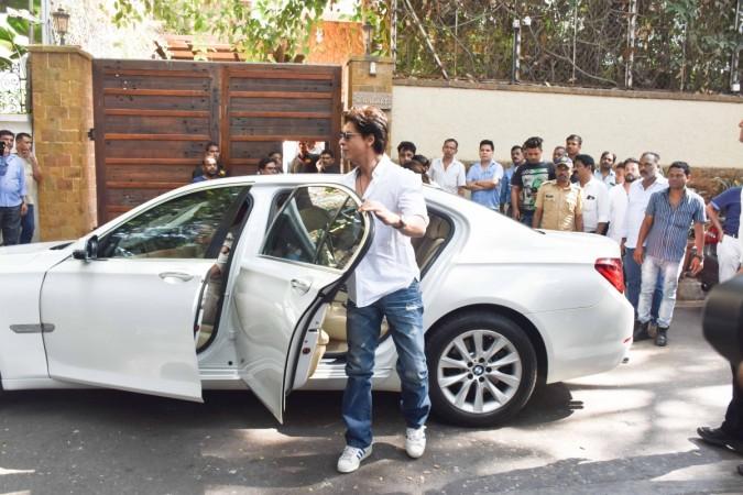 Shah Rukh Khan at Veeru Devgan funeral. Shah Rukh Khan at Veeru Devgan funeral 2