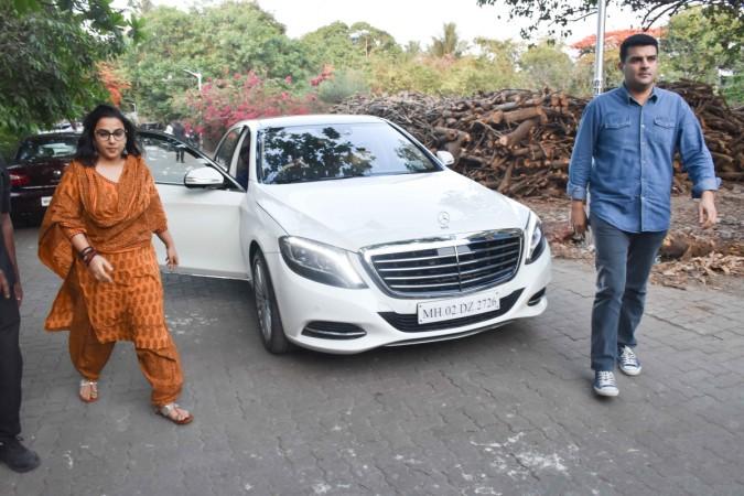 Vidya Balan and Sidharth Roy Kapur at Veeru Devgan funeral Vidya Balan and Sidharth Roy Kapur at Veeru Devgan funeral
