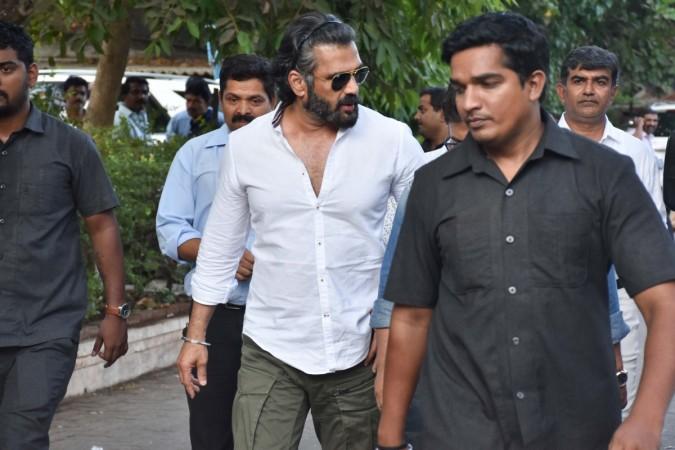 Suniel Shetty at Veeru Devgan funeral Suniel Shetty at Veeru Devgan funeral