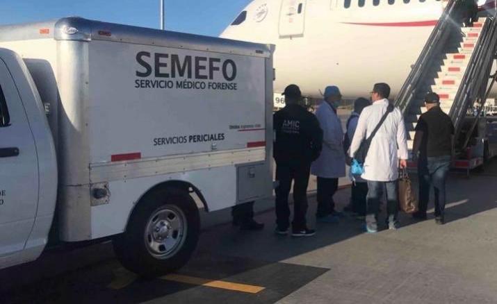 Mexican forensic team meet the AeroMexico flight promted to land after a Japanese man swallowed 246 packs of cocaine died midflight. Japanese origin man dies from drug overdose