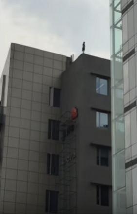 Gurugram woman office building