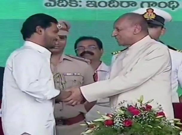 YS Jaganmohan Reddy takes oath as the new chief minister YS Jaganmohan Reddy takes oath as the new chief minister