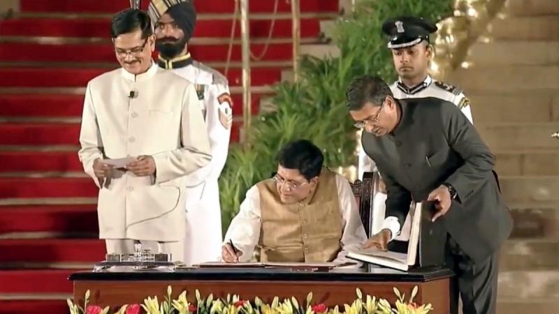 Piyush Goyal takes oath as Union Minister at a swearing-in ceremony at Rashtrapati Bhavan in New Delhi on May 30, 2019. Piyush Goyal