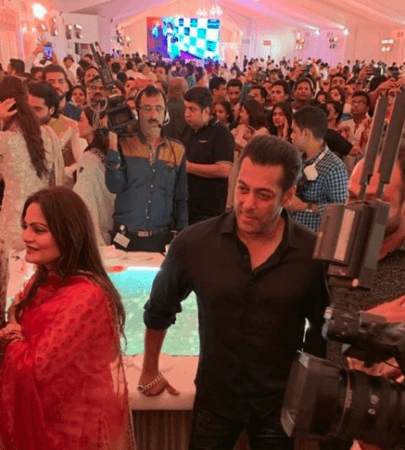 Alvira Agnihotri and Salman Khan at Baba Siddiqui Iftar Party 2019. Alvira and Salman Khan at Baba Siddiqui Iftar Party 2019