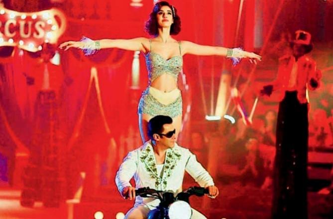 Salman Khan and Disha Patani in Bharat. Salman Khan and Disha Patani