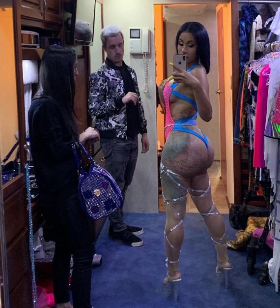 XXX Pregnant Cardi B TWERKS on husband Offset in just a g-string thong afte...