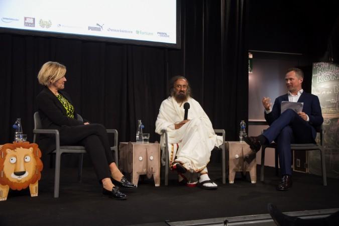 Liv Tørres, who CEO of the Nobel Peace Center, and international sports commentator, Knut Skeie Solberg were also present at the event. Sri Sri Ravi Shankar