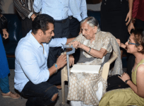 Salman Khan with elderly viewers of Bharat