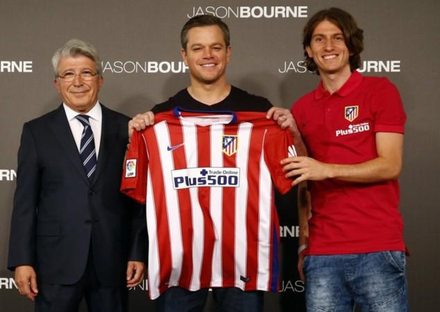 Damon with the Atletico Madrid jersey Matt Damon