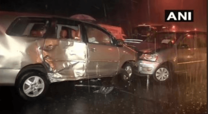 Three cars collided with each other due to low visibility following heavy rainfall in Mumbai. mumbai car collision
