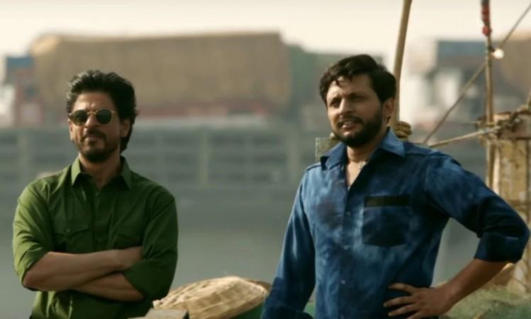 Shah Rukh Khan, Mohammed Zeeshan Ayyub in Raees Shah Rukh Khan, Mohammed Zeeshan Ayyub