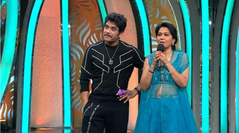 Actress Hema with host Nagarjuna on Bigg Boss Telugu 3 Actress Hema with host Nagarjuna on Bigg Boss Telugu 3
