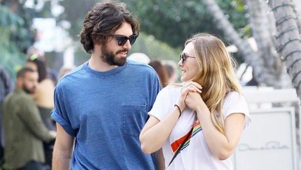 Elizabeth Olsen and Robbie Arnett Elizabeth Olsen and Robbie Arnett