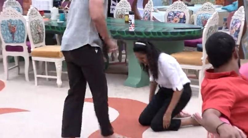 Himaja Reddy falls to Ali Reza's feet Himaja Reddy falls to Ali Reza's feet