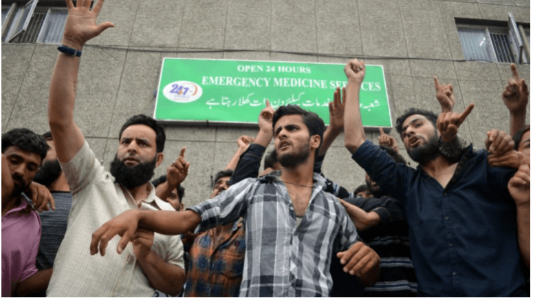 A large group of people gathered in Srinagar's Soura area, in violation of orders that prohibit the assembly of more than four people. kashmir protest